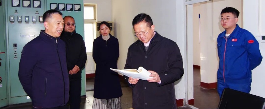 新春送暖 情系一線(xiàn)&mdash;&mdash;侯景濱大年初一走訪(fǎng)慰問(wèn)堅(jiān)守崗位干部職工